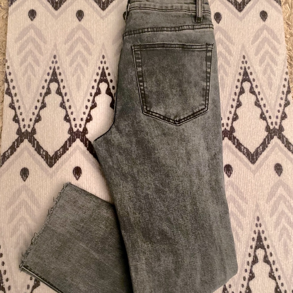 Dex raw hem, straight leg, ankle length jeans, size 30 but fit 27-28